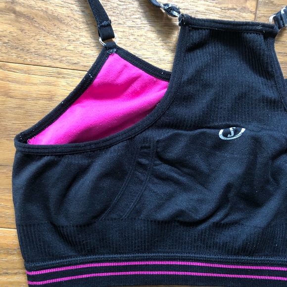 Bundle of 2 sports bras - forever 21 and Spalding - Picture 7 of 7